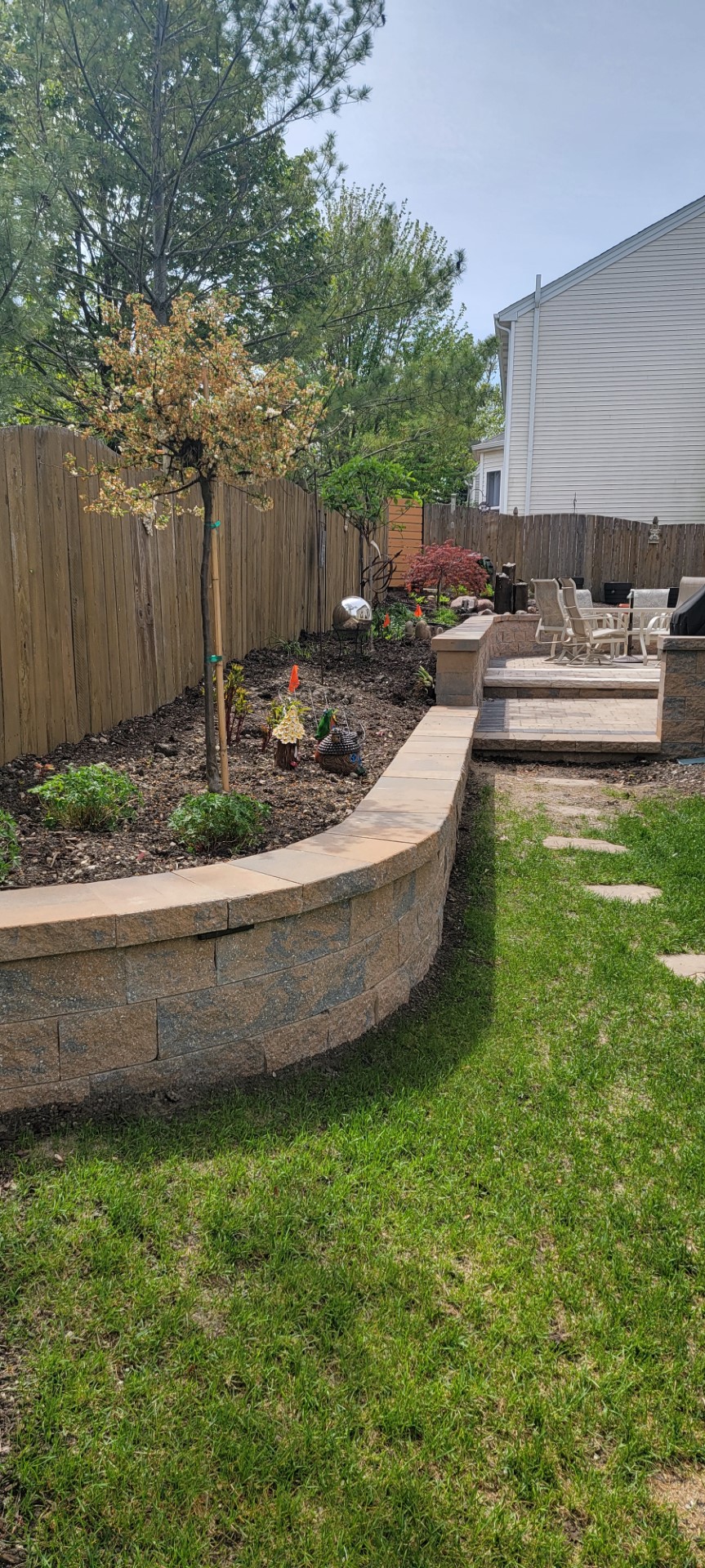 Unmatched Craftsmanship: Mission Brick Pavings Top-Quality Retaining Wall Installation in Wheaton, Illinois